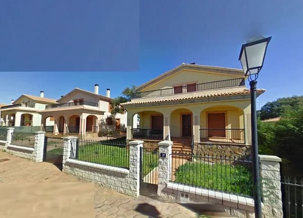 Casa de 0,0657 ha en venta en Cáceres
