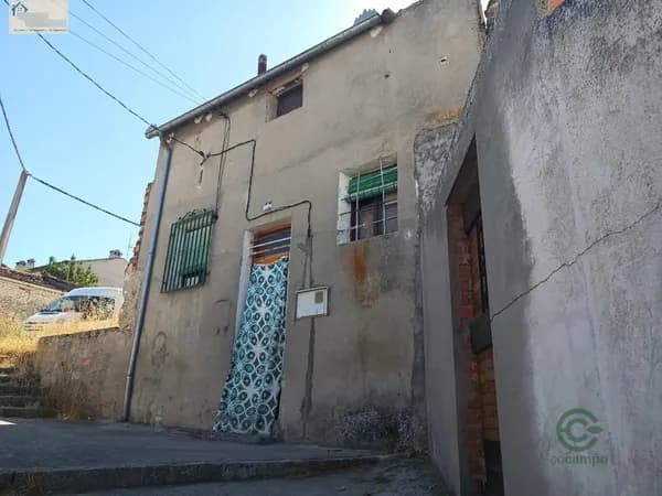 Casa de 0,012 ha en venta en Segovia