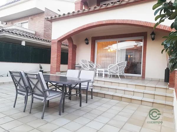 Casa de 0,0294 ha en venta en Premiá de mar, Barcelona