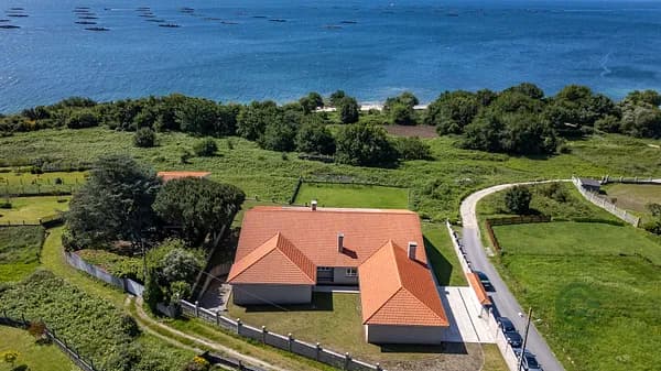 Casa de 0,3498 ha en venta en Poio, Pontevedra