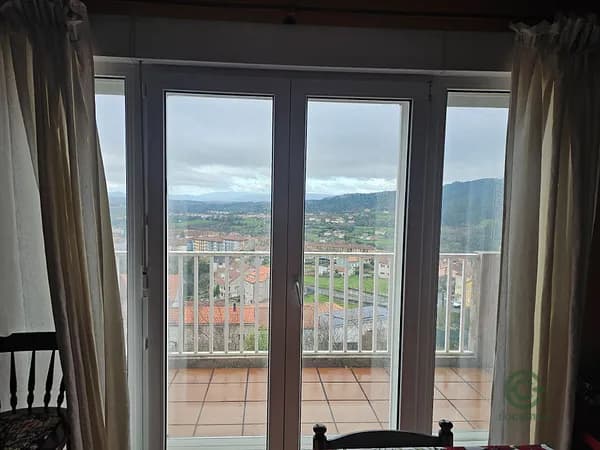 Casa de 0,07 ha en venta en La coruña