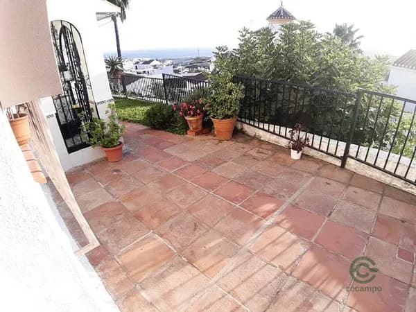 Casa de 0,0086 ha en venta en Nerja, Malaga