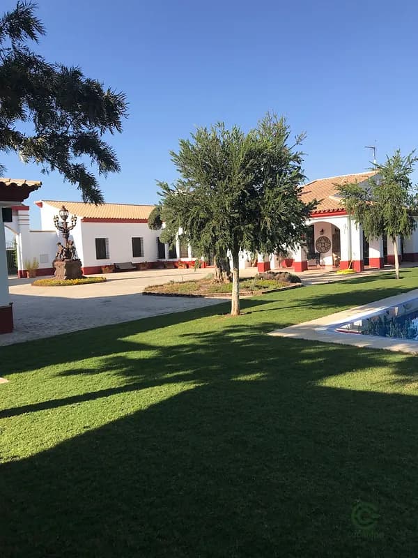 Finca de recreo de 4 ha en venta en Sevilla