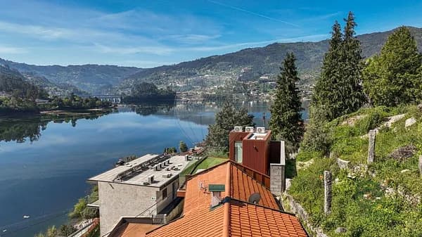 Casa de 0,0289 ha en venta en Gerês, Braga