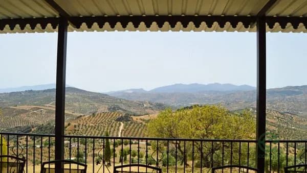 Casa de 2,5624 ha en venta en Alozaina, Malaga