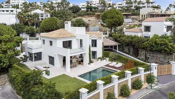 Casa de 0,0334 ha en venta en Benahavis, Malaga