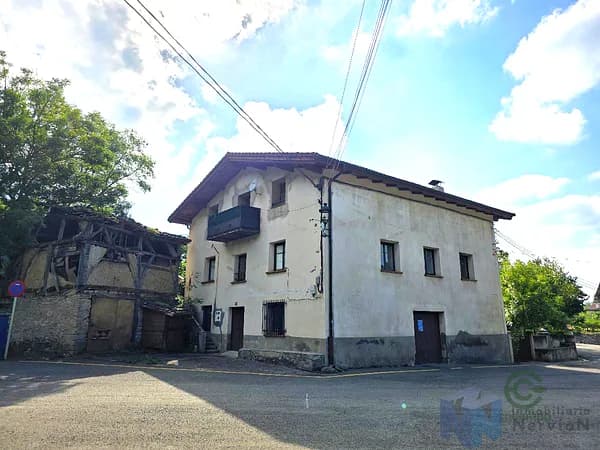Casa de 0,0275 ha en venta en Amurrio, Álava
