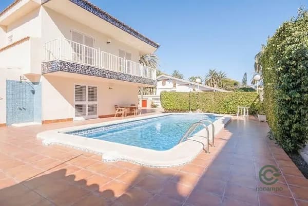 Casa de 0,0656 ha en venta en Alicante
