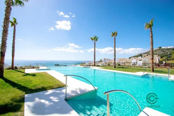 Finca rústica de 0,035 ha en venta en Benalmádena, Malaga