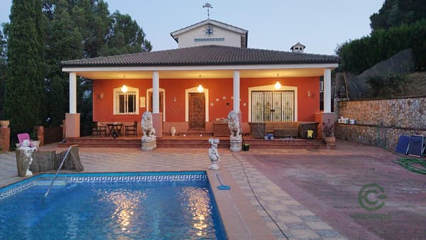 Finca rústica de 3 ha en venta en Córdoba