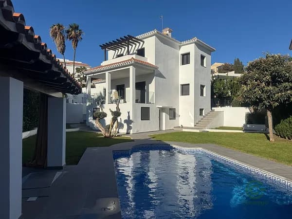 Finca rústica de 0,08 ha en venta en La cala del moral, Malaga