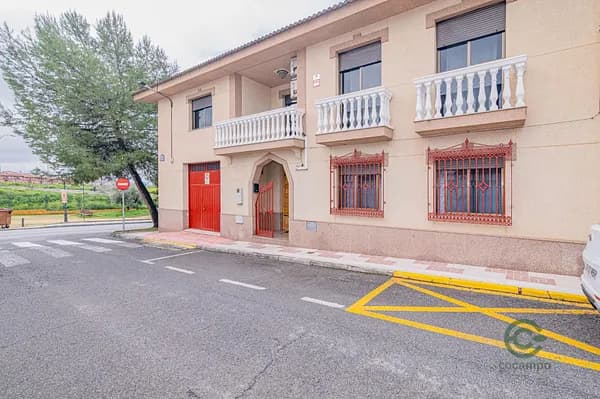 Casa de 0,0228 ha en venta en Granada, Granada