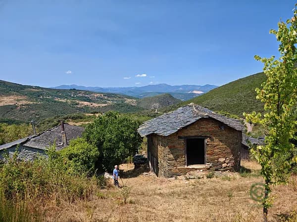 Finca de recreo de 0,06 ha en venta en León