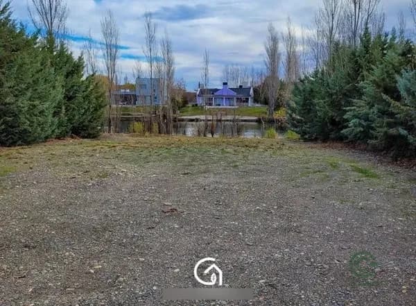 Terreno urbano de 0,08 ha en venta en Neuquén province