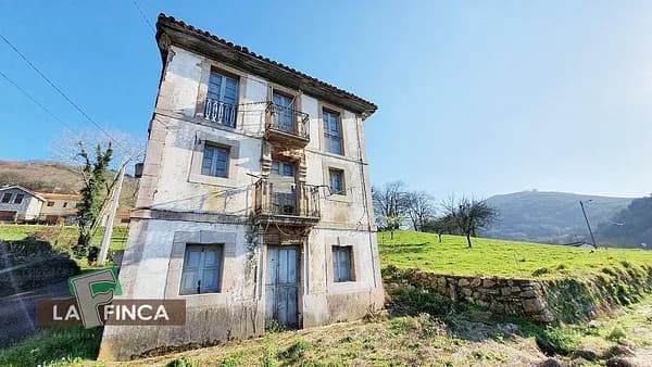 Finca agrícola de 0,012 ha en venta en Oviedo, Asturias