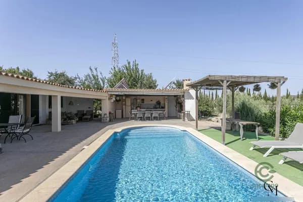 Finca rústica de 1,599 ha en venta en Sineu, Baleares