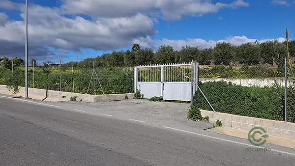 Finca agrícola de 0,5614 ha en venta en Málaga
