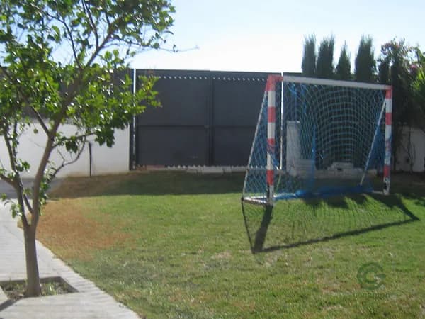 Casa de 0,12 ha en venta en Sevilla