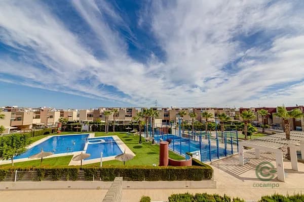 Casa de 0,0075 ha en venta en Torrevieja, Alicante