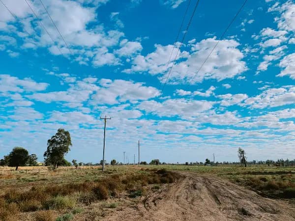 ¿Cuánto cuesta poner la luz en una finca rústica?