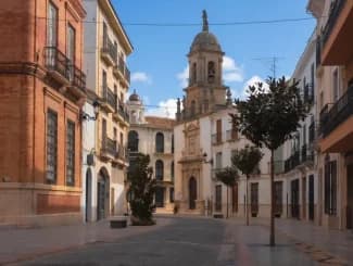 Imagen de una de las calles de uno de los pueblos cerca de Córdoba para vivir