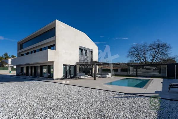 Casa de 0,25 ha en venta en Colmenarejo, Madrid