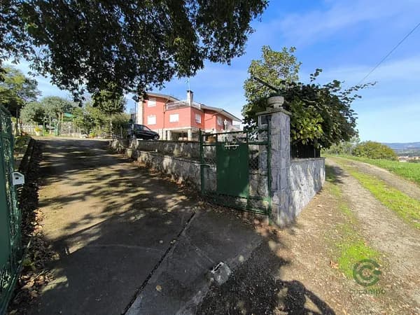 Casa de 0,18 ha en venta en Nava, Asturias