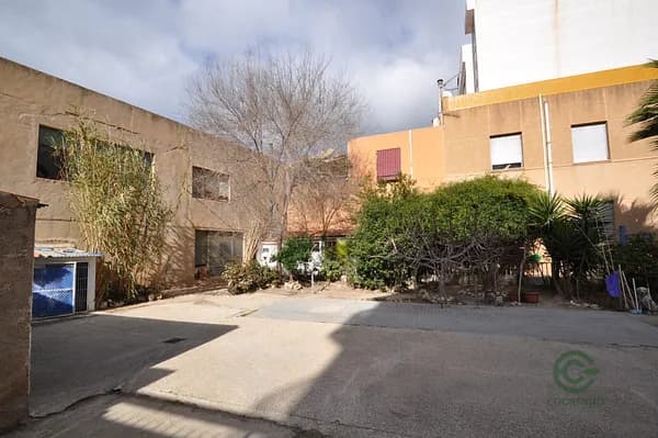 Casa de 0,1 ha en venta en Petrer, Alicante