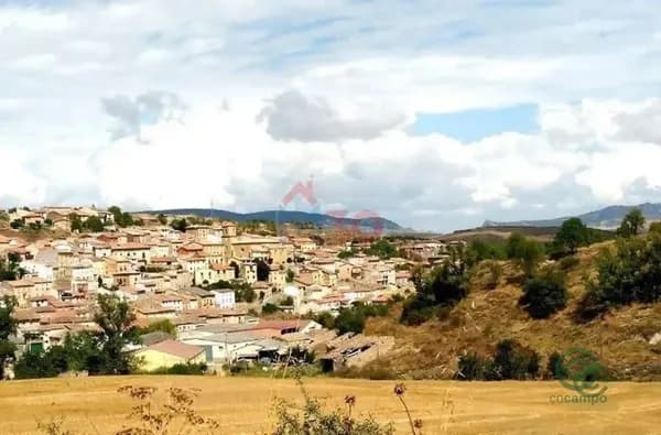 Terreno urbano de 0,12 ha en venta en Treviana, La rioja