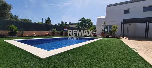 Casa de 0,0149 ha en venta en Canyelles, Barcelona