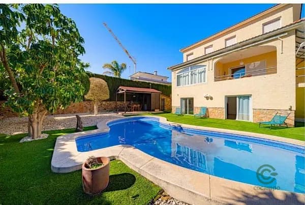 Casa de 0,0749 ha en venta en La nucía, Alicante