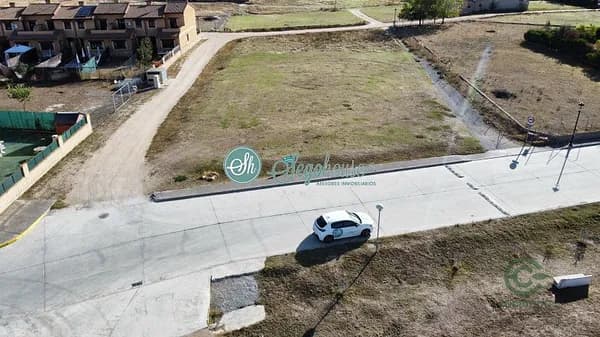 Terreno urbano de 0,133 ha en venta en Garcillan, Segovia