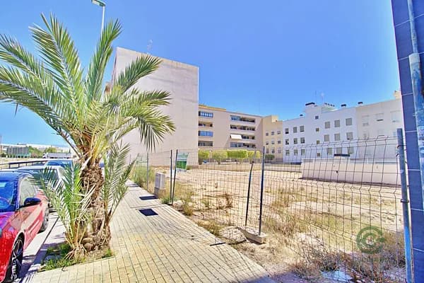 Terreno urbano de 0,0373 ha en venta en Elche pedanias, Alicante