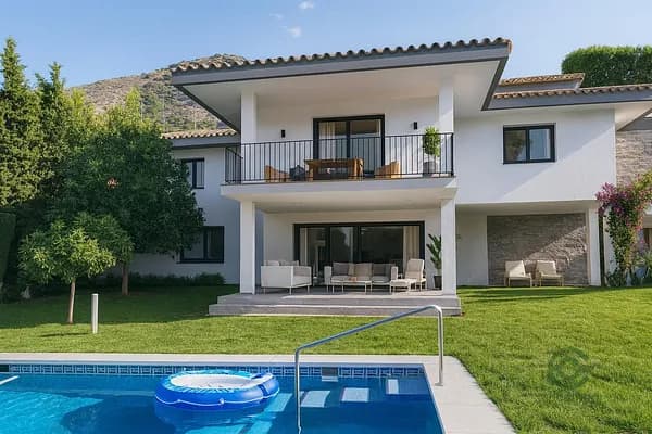 Casa de 0,1 ha en venta en Benalmádena, Malaga