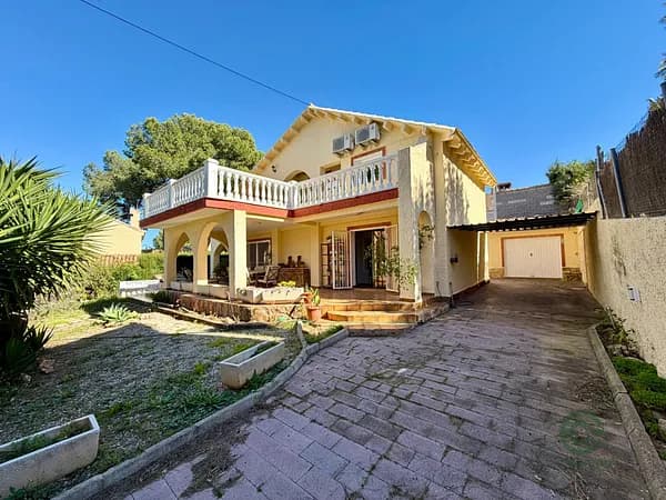 Casa de 0,0716 ha en venta en Torrent, Valencia