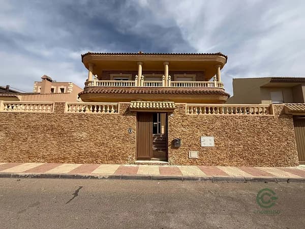 Casa de 0,038 ha en venta en Roquetas de mar, Almería