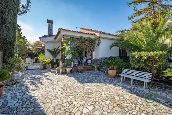 Casa de 0,0742 ha en venta en Otura, Granada