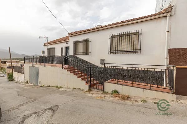 Casa de 0,0241 ha en venta en Iznalloz, Granada