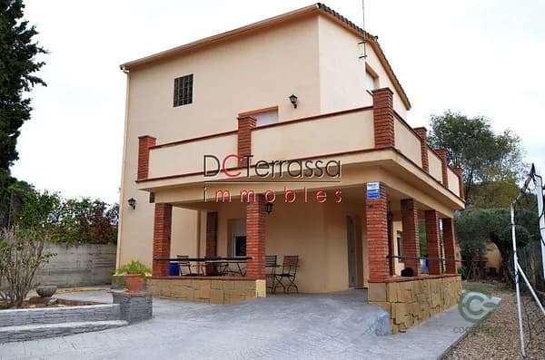 Casa de 0,0972 ha en venta en Viladecavalls, Barcelona