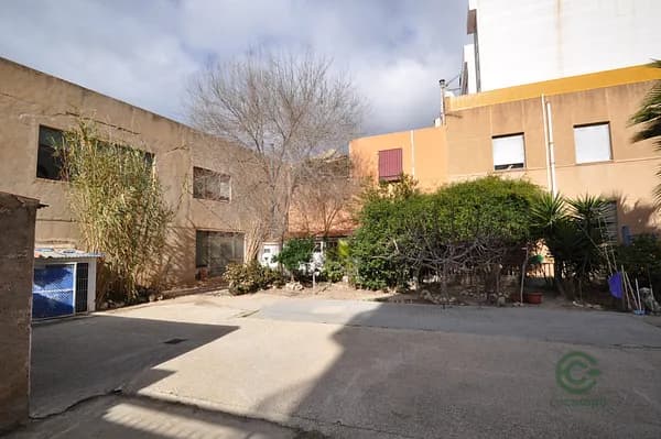 Casa de 0,108 ha en venta en Petrer, Alicante
