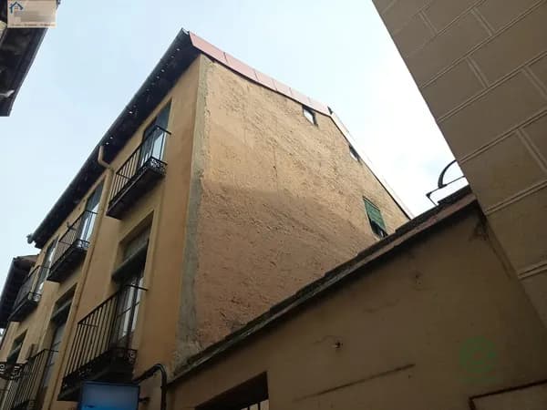 Casa de 0,03 ha en venta en Segovia