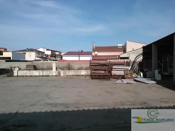 Terreno urbano de 0,17 ha en venta en Trujillanos, Badajoz