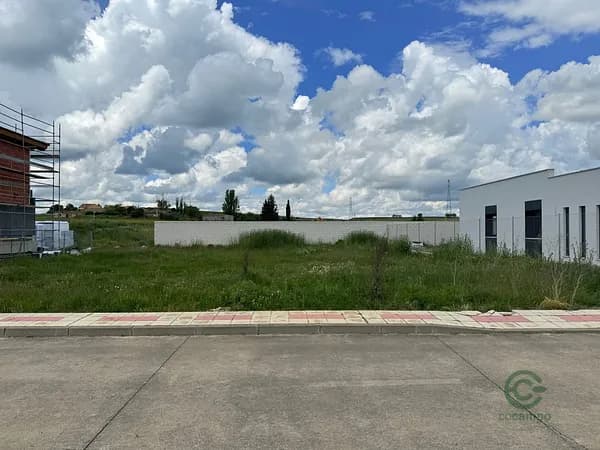 Terreno urbano de 0,063 ha en venta en Grijota, Palencia