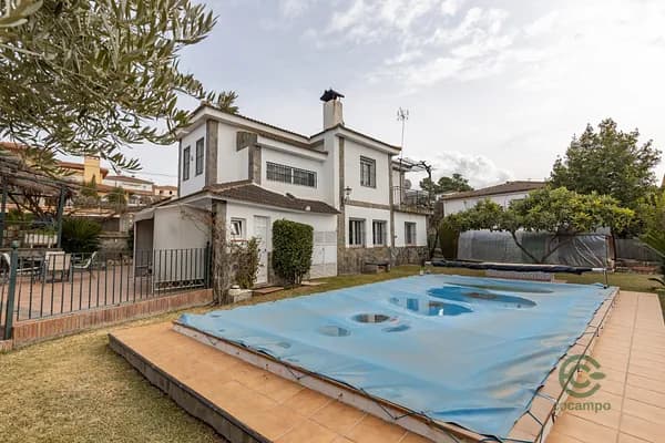 Casa de 0,07 ha en venta en Otura, Granada