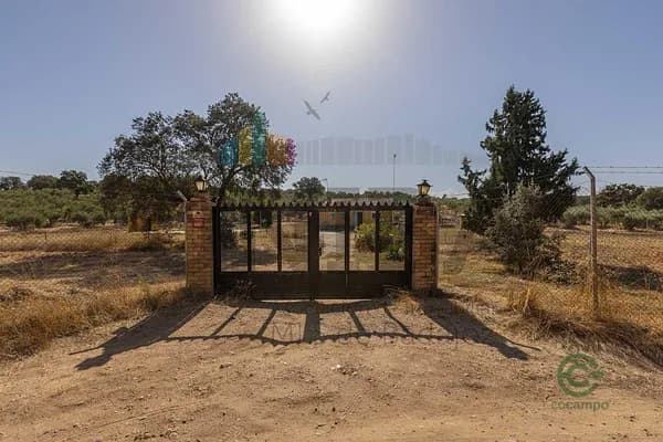 Finca de recreo de 0,5 ha en venta en Badajoz, Badajoz
