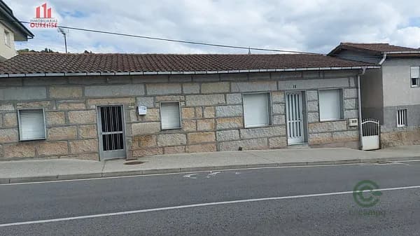Casa de 0,115 ha en venta en Ourense, Orense