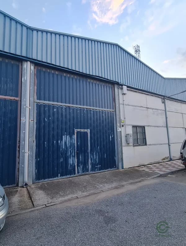 Nave industrial de 0,02 ha en venta en Alcala del rio, Sevilla