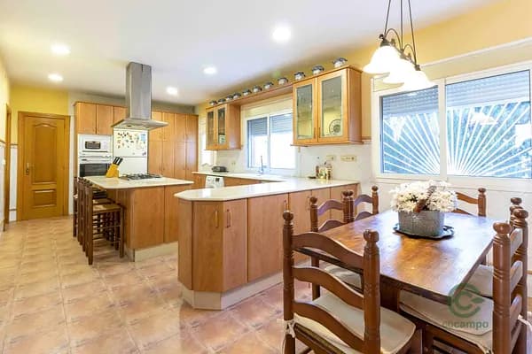 Casa de 0,1675 ha en venta en Torrent, Valencia