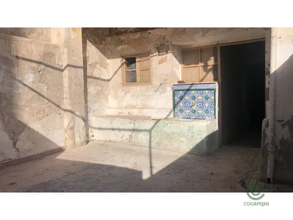 Casa de 0,008 ha en venta en Loja, Granada