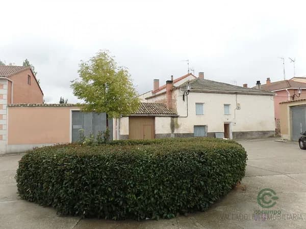 Casa de 0,0272 ha en venta en Amusquillo, Valladolid